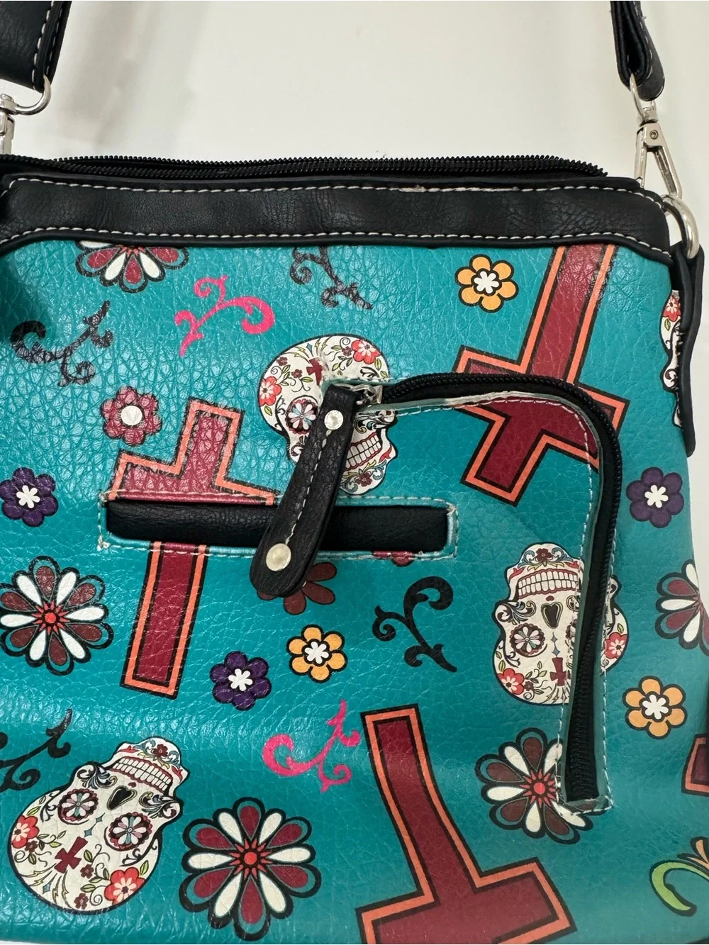 Sugar Skull turquoise cross body purse, lots of hidden Storage room and pockets